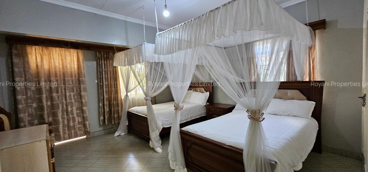 7 Bed House with En Suite in Thome - 10