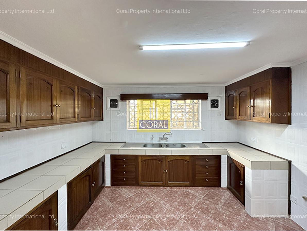 4 Bed House in Lavington - 5