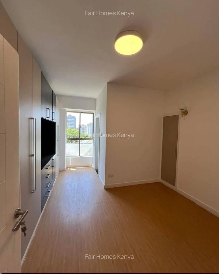 4 Bed Apartment with En Suite at Hatheru Road - 7