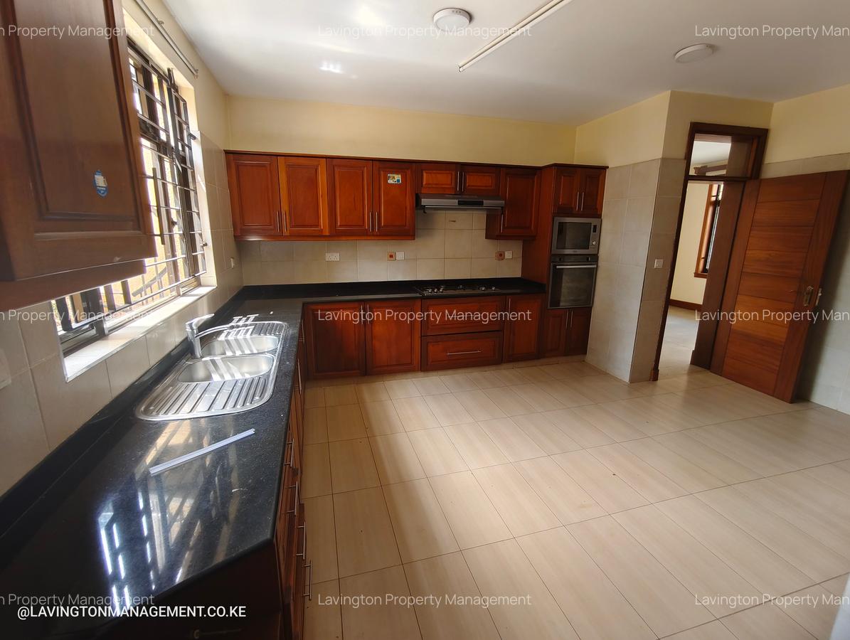 5 Bed Townhouse with En Suite at Lavington Green - 6