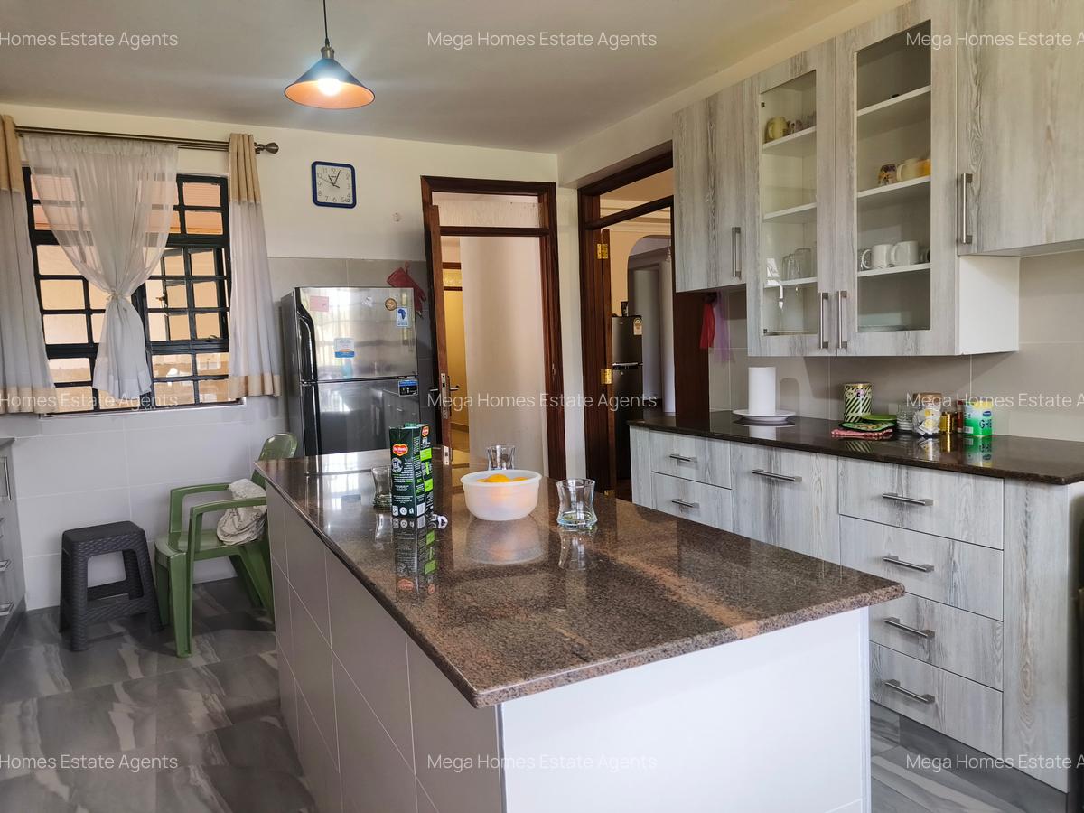 6 Bed House with En Suite in Runda - 3