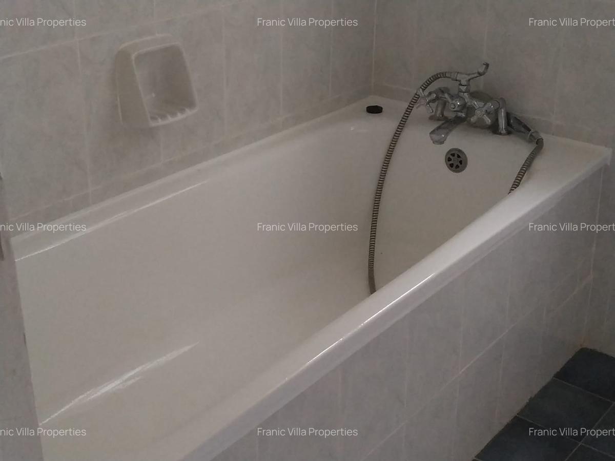 4 Bed House with En Suite at Redhill Road - 5