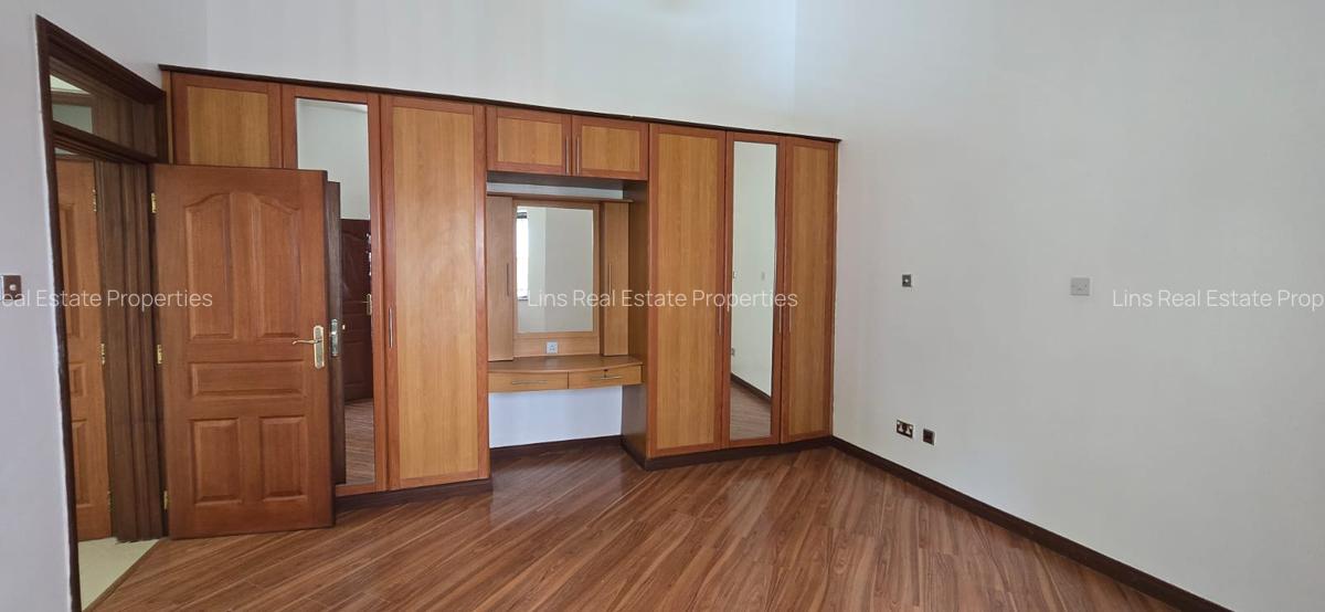 4 Bed Townhouse with En Suite in Brookside - 20