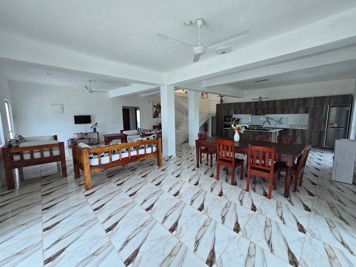 6 Bed House with En Suite in Watamu - 9