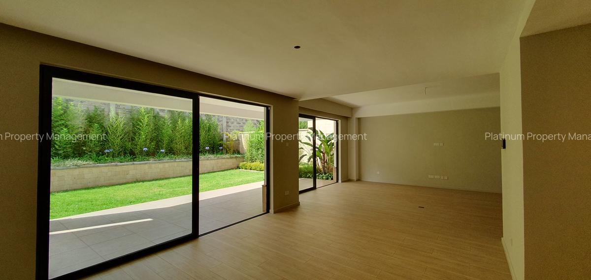 5 Bed Townhouse with En Suite in Kyuna - 1