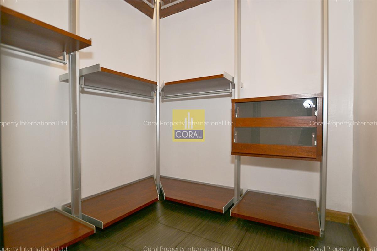 5 Bed Townhouse with En Suite in Lavington - 13