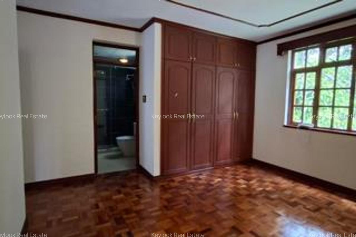 4 Bed Townhouse with En Suite at Off James Gichuru Road - 15