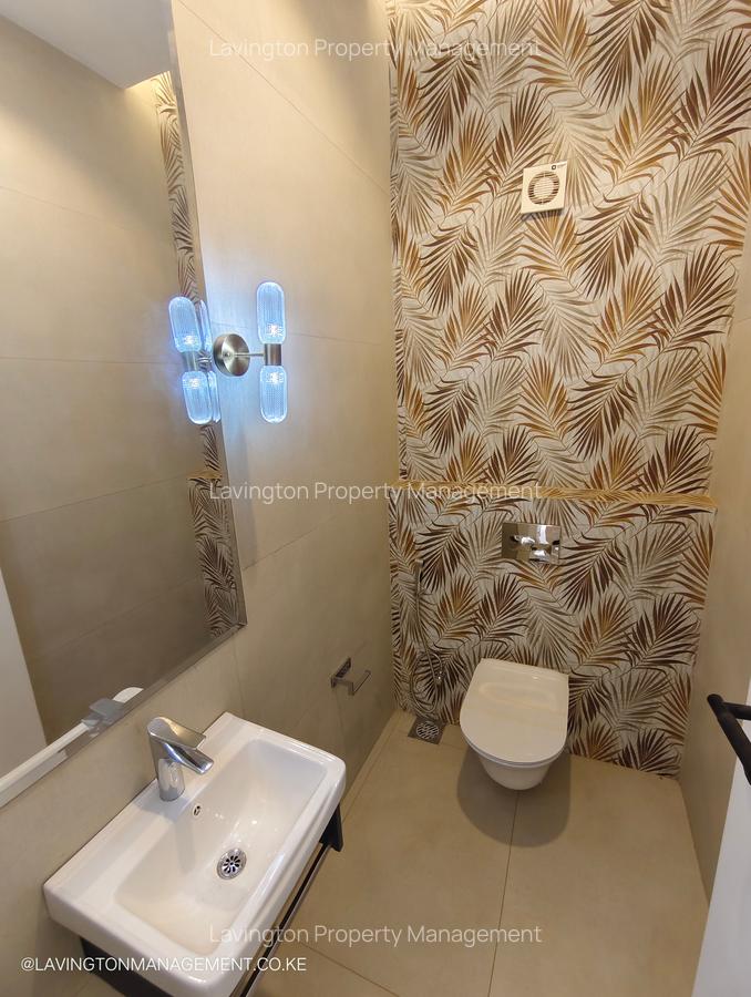 5 Bed House with En Suite at Lavington Green - 11