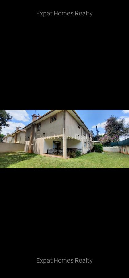 4 Bed House with En Suite in Lavington - 1