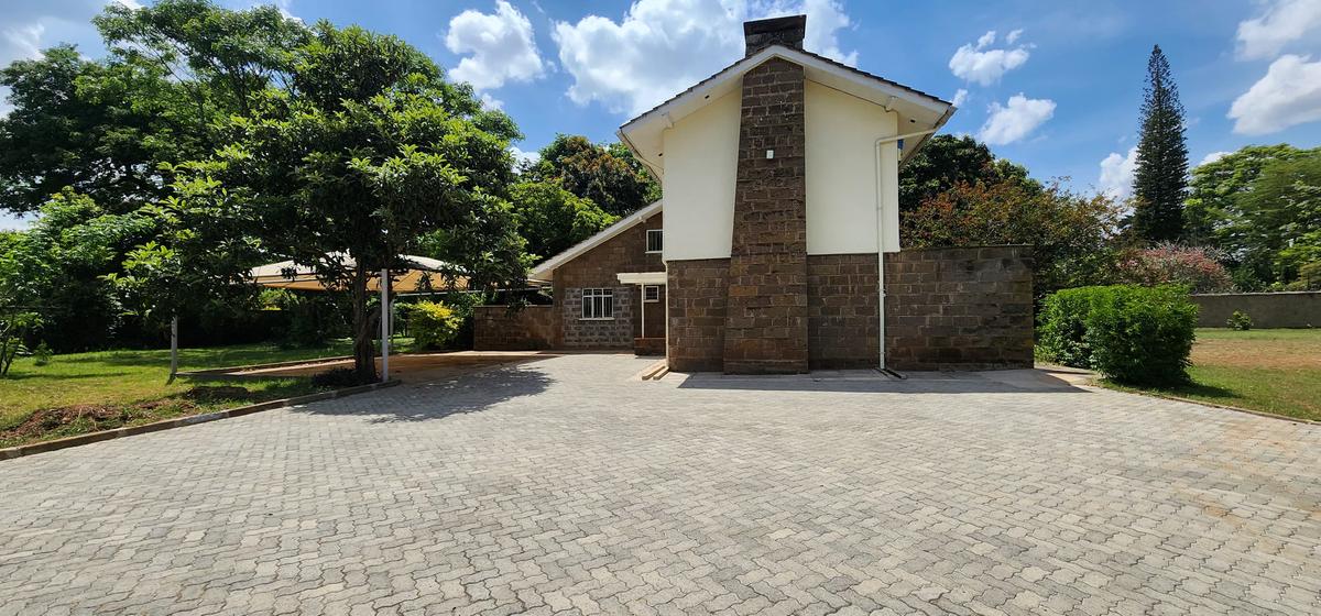 3 Bed House with En Suite in Lavington - 2