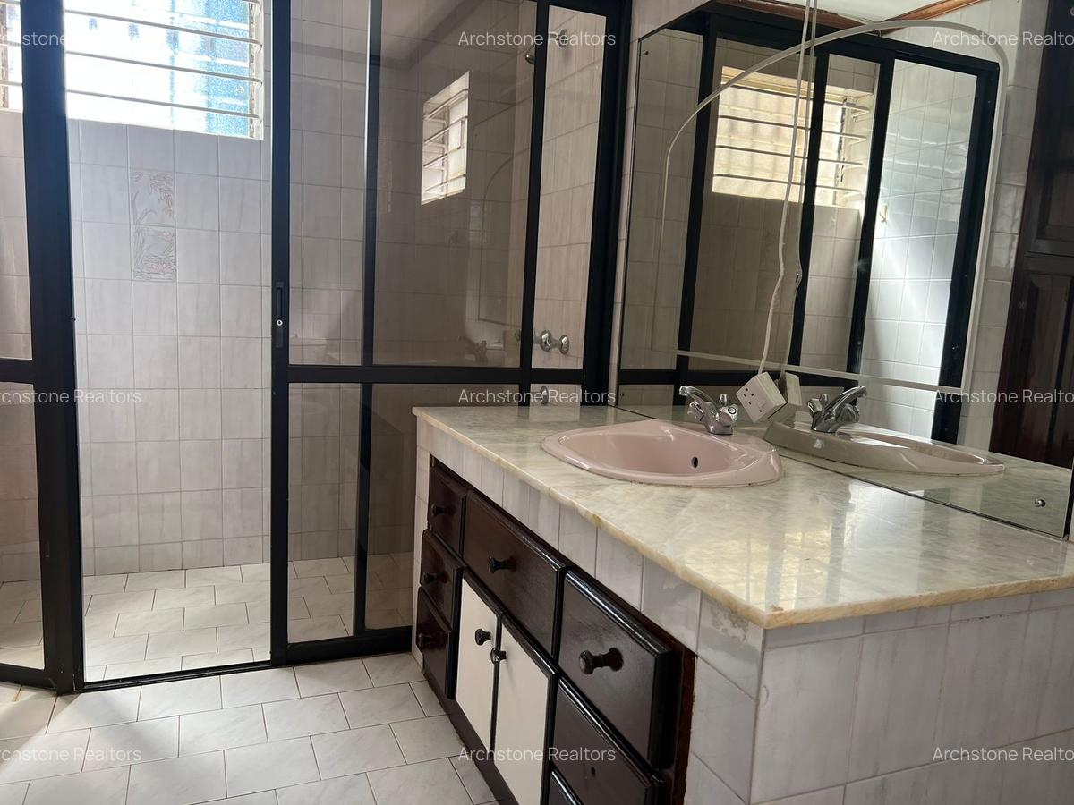 5 Bed House with En Suite in Gigiri - 13