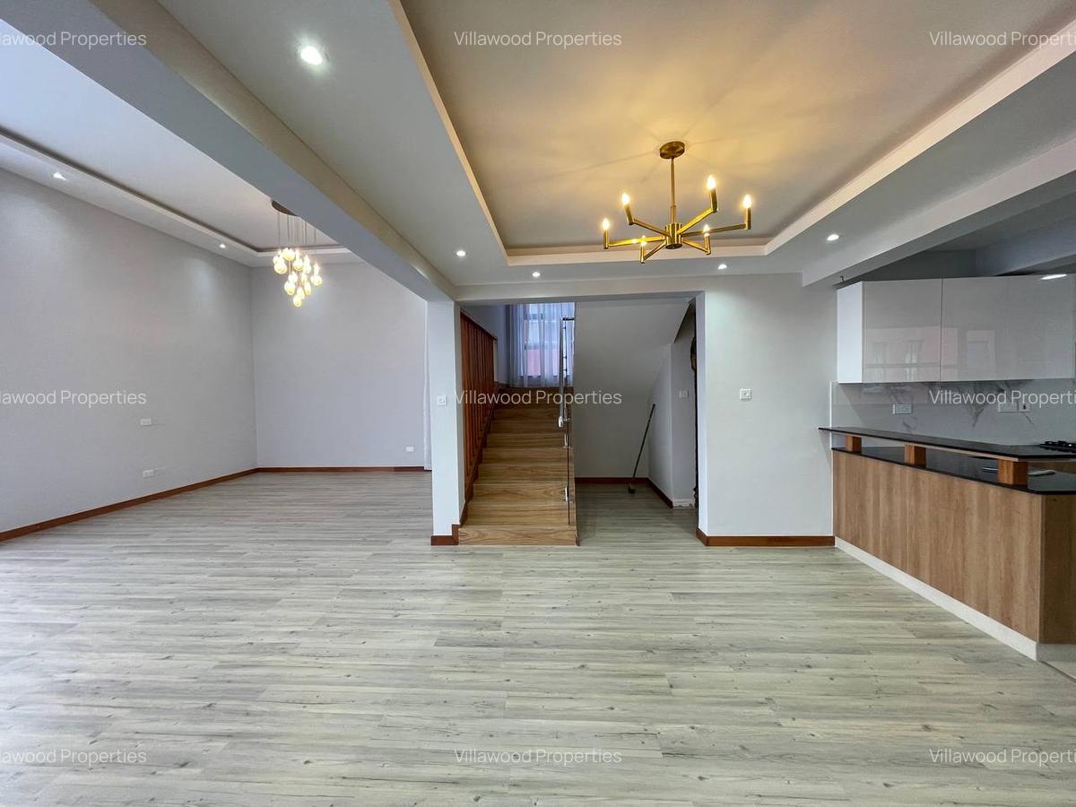 4 Bed Townhouse with En Suite in Membley - 4