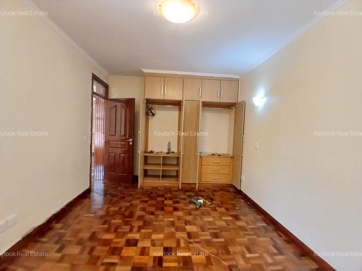 5 Bed Townhouse with En Suite at Lavington - 9