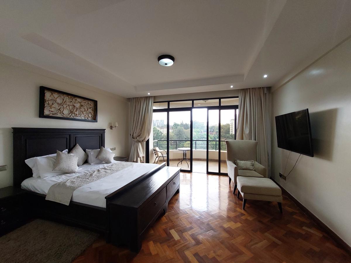 3 Bed Apartment with En Suite at Riverside Drive - 1