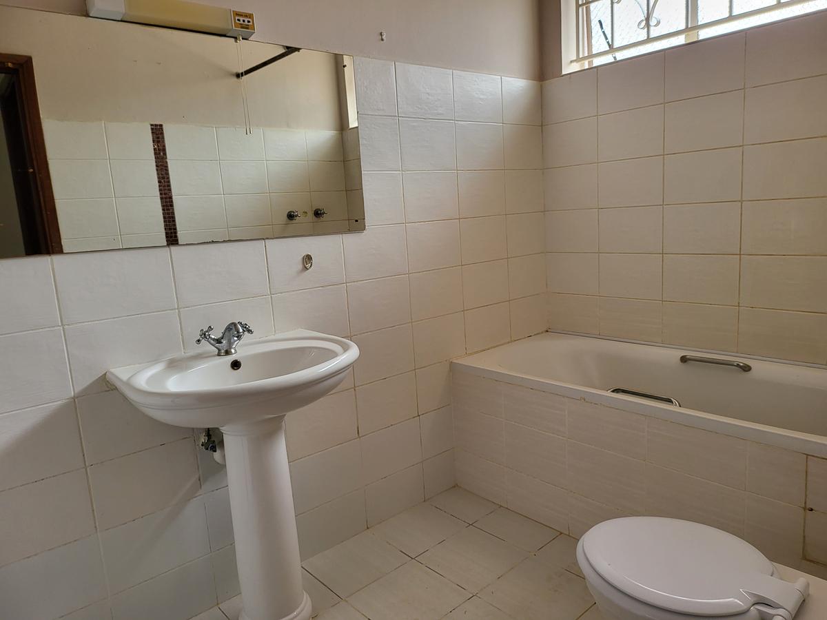 4 Bed House with En Suite in Runda - 14