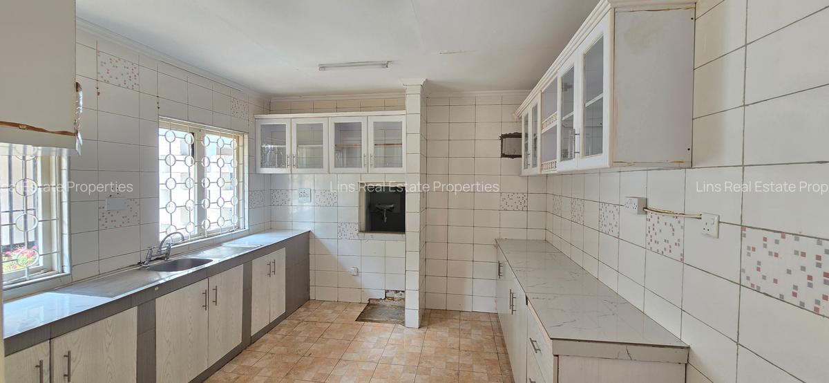 4 Bed House with En Suite in Kyuna - 6