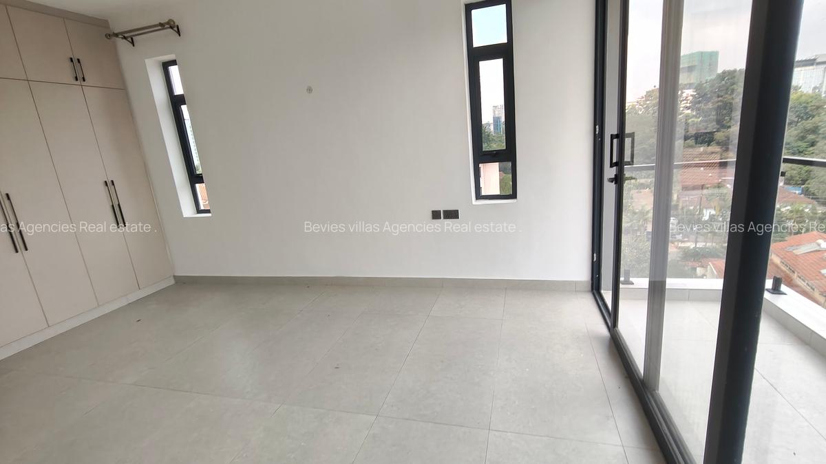 3 Bed Apartment with En Suite at Brookside - 15
