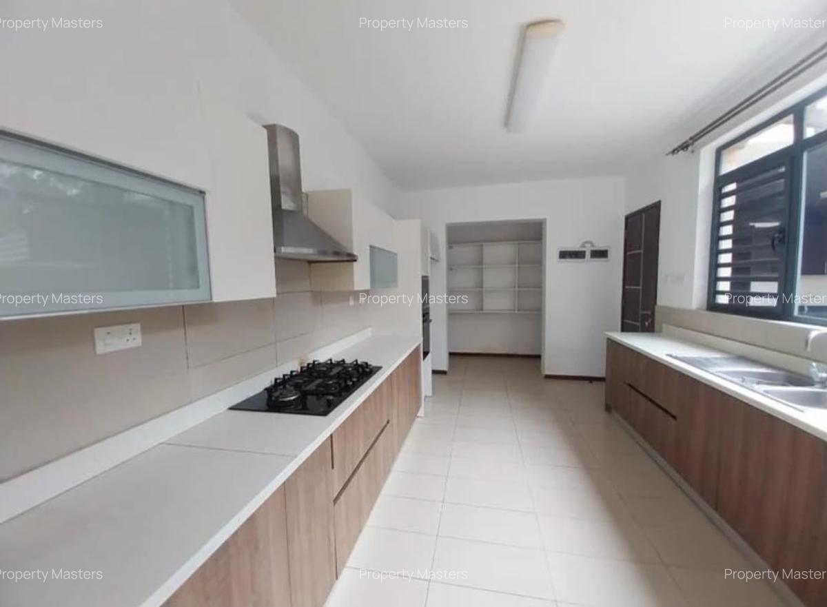 4 Bed House with En Suite at Garden Estate - 8