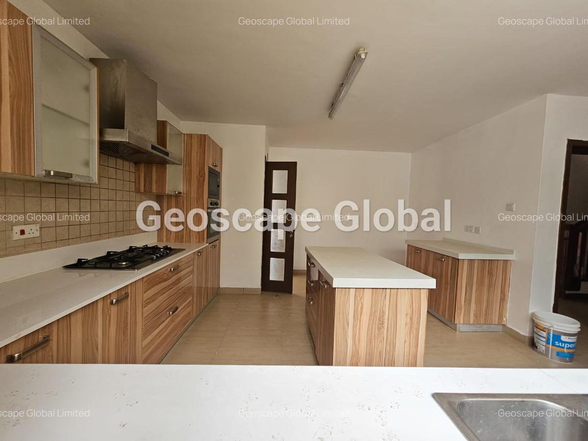 5 Bed Townhouse with En Suite in Lavington - 4