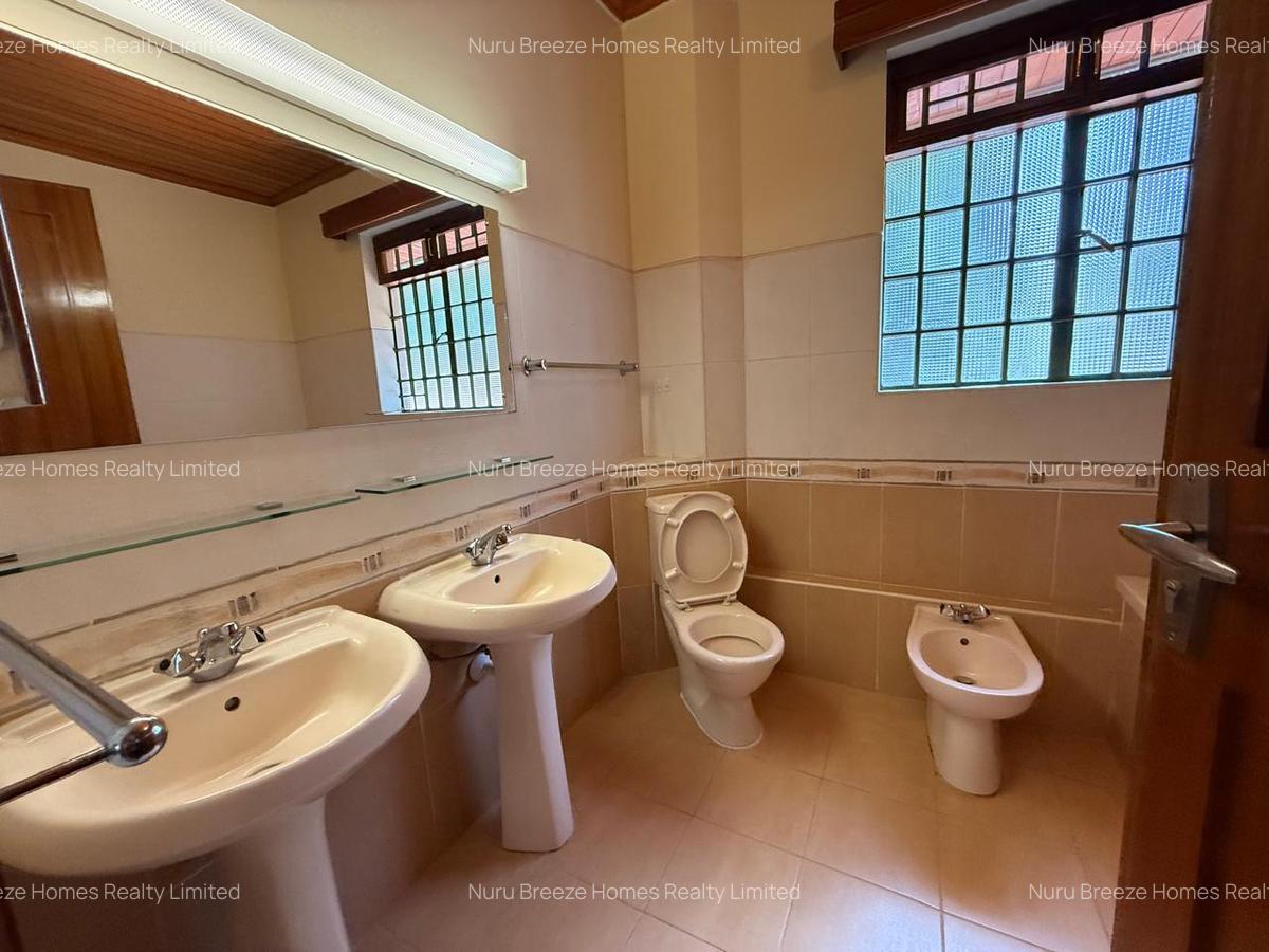 5 Bed House with En Suite in Nyari - 17