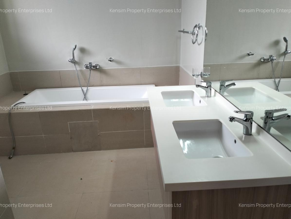 5 Bed Townhouse with En Suite in Lavington - 2