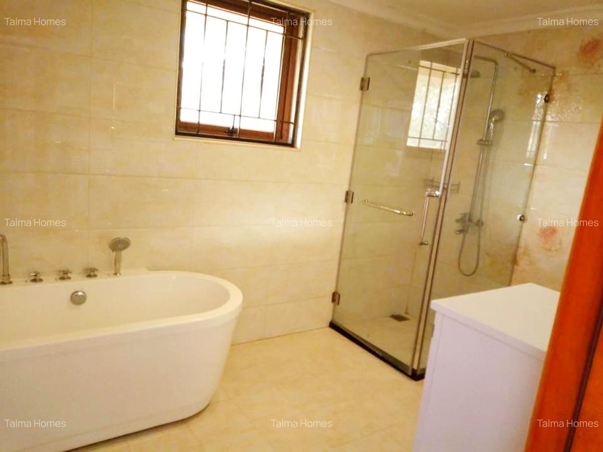 5 Bed Townhouse with En Suite at Lavington - 17
