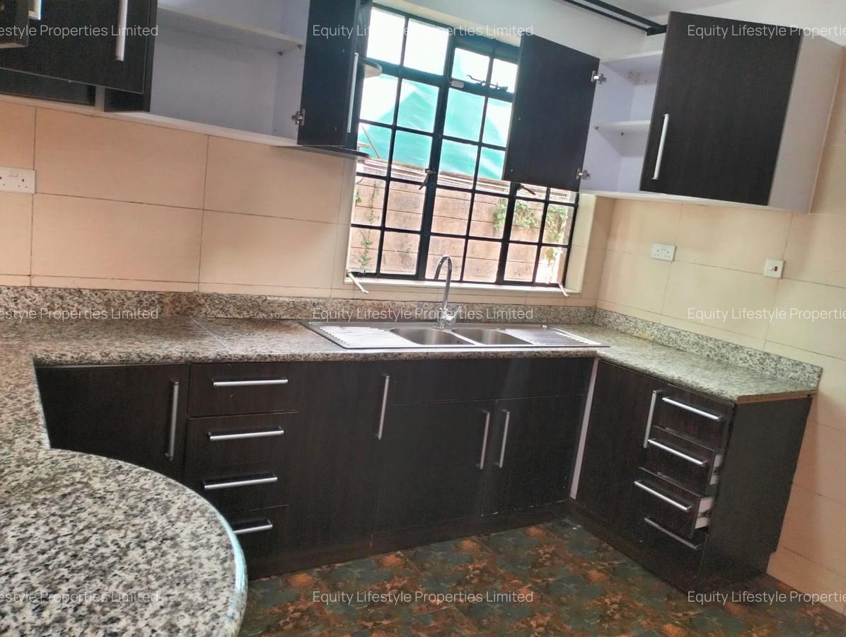 4 Bed Townhouse with En Suite in Lavington - 5