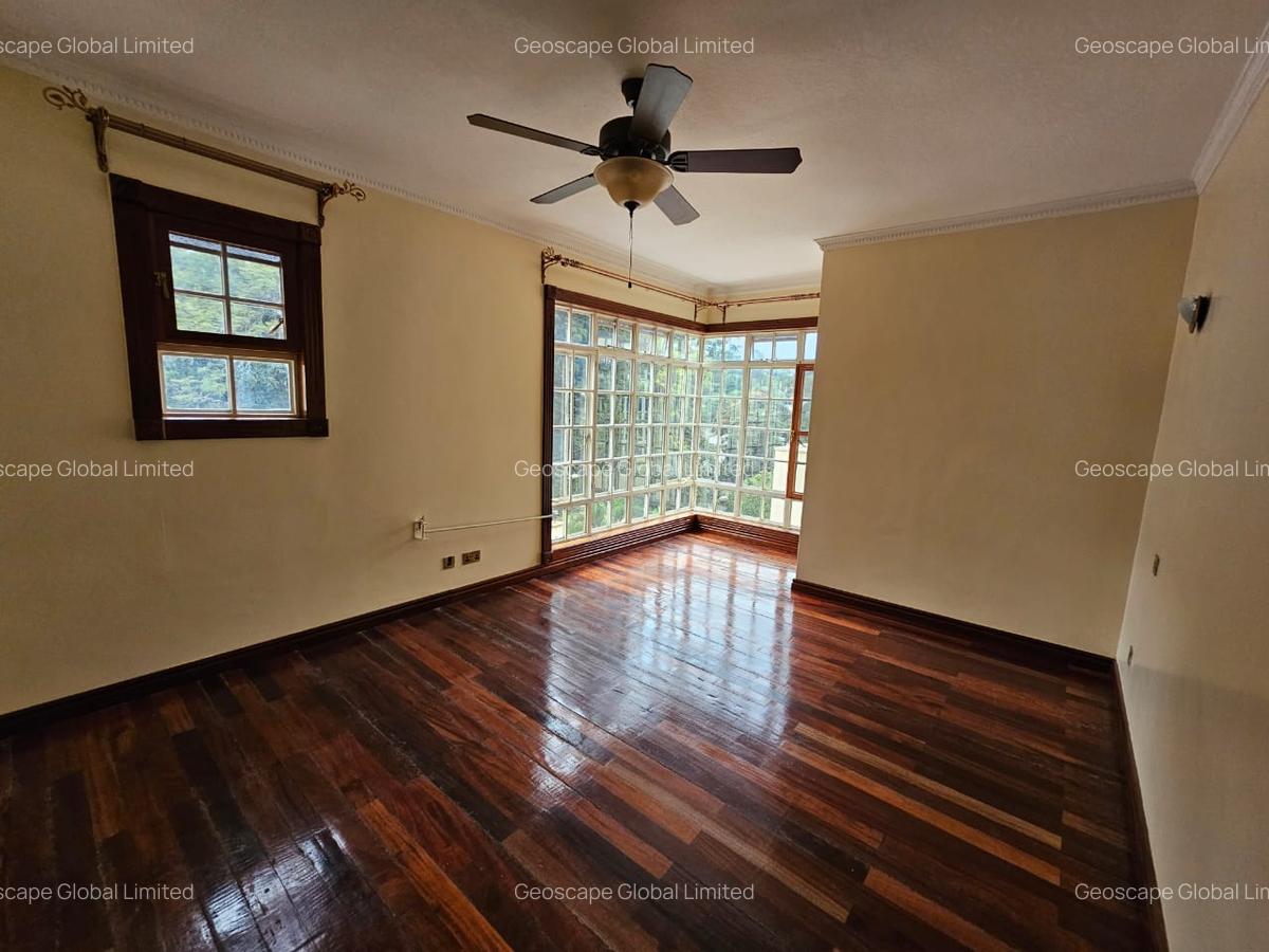 4 Bed Townhouse with En Suite in Spring Valley - 3