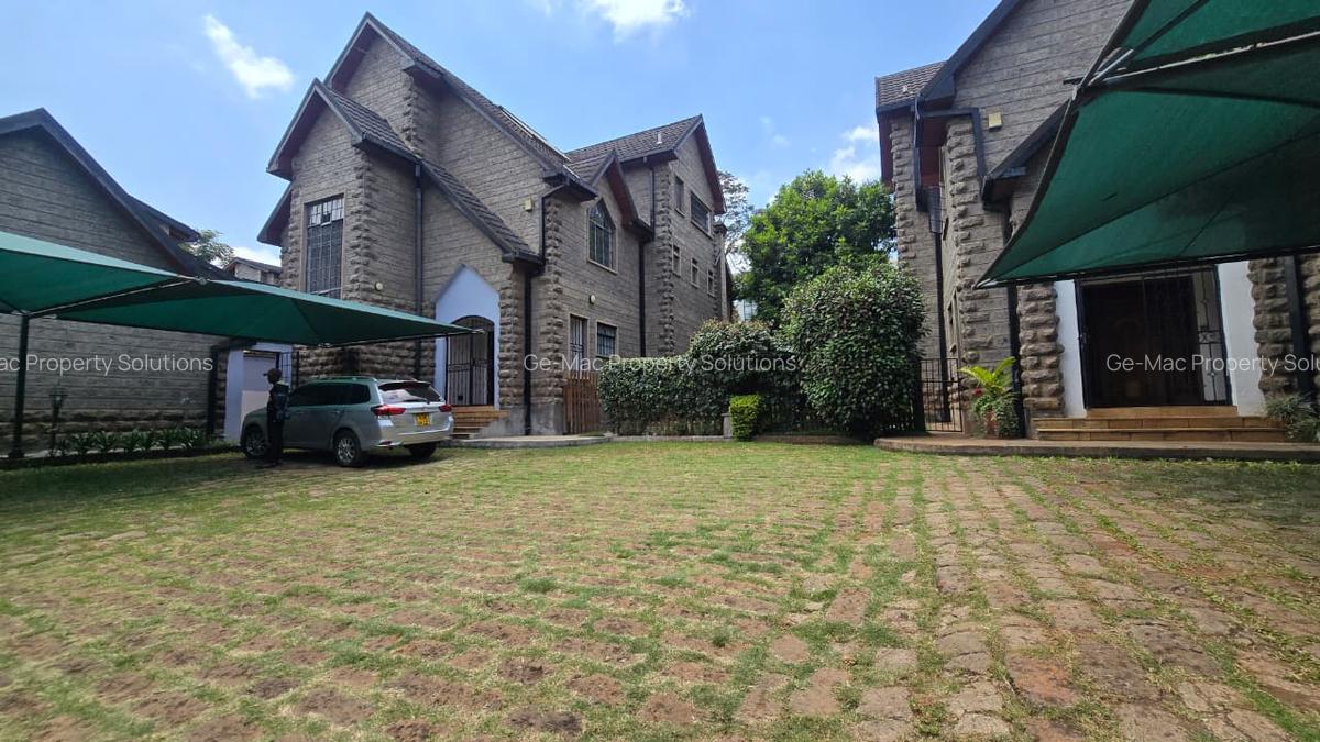 5 Bed House with En Suite in Lavington - 16