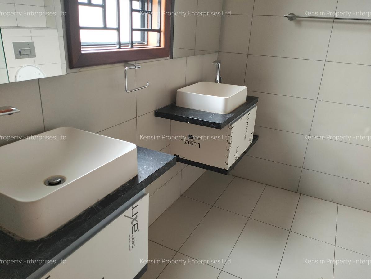 6 Bed Townhouse with En Suite in Lavington - 6