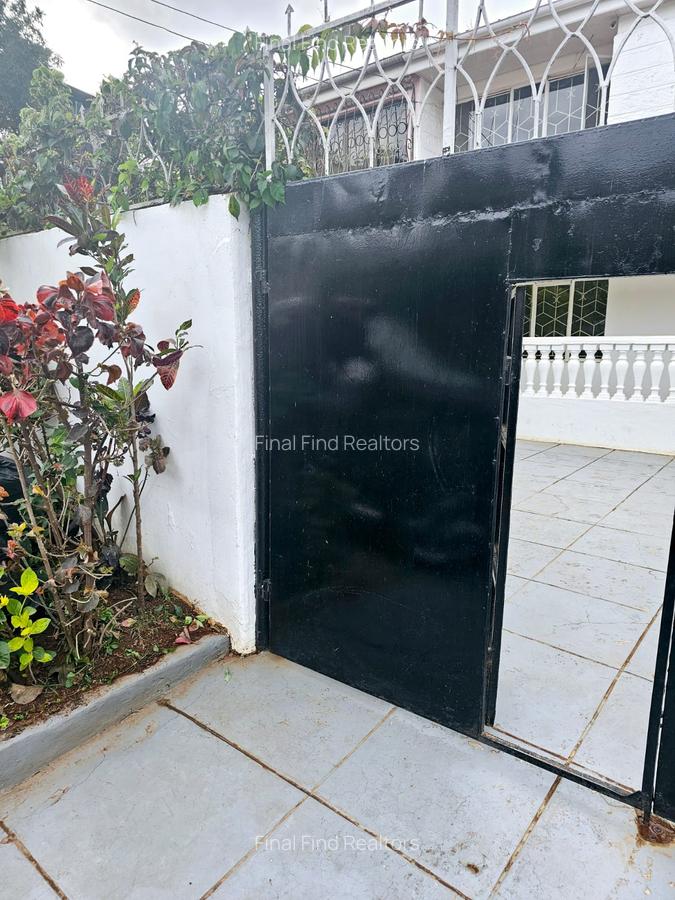 3 Bed House with Garden in Lavington - 15