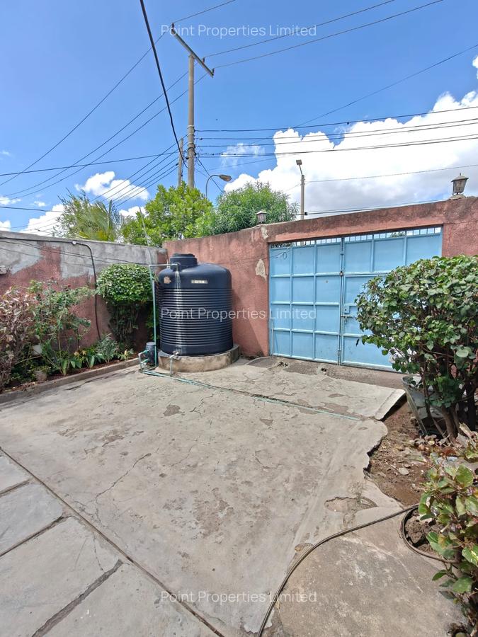 3 Bed House with En Suite in Donholm - 2