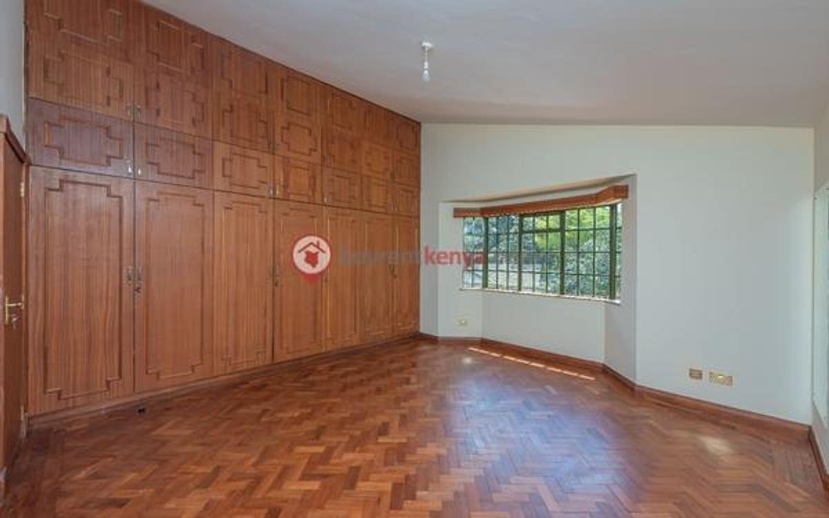 4 Bed House with En Suite at Lavington - 13