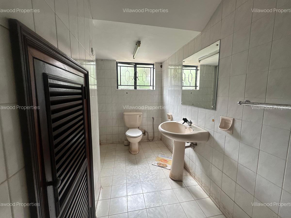 5 Bed Villa with En Suite in Lavington - 10