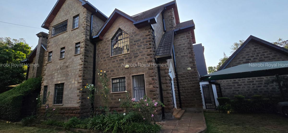 5 Bed Townhouse with En Suite at Lavington Green - 1
