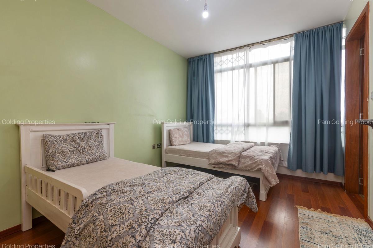 3 Bed Apartment with En Suite in Parklands - 11