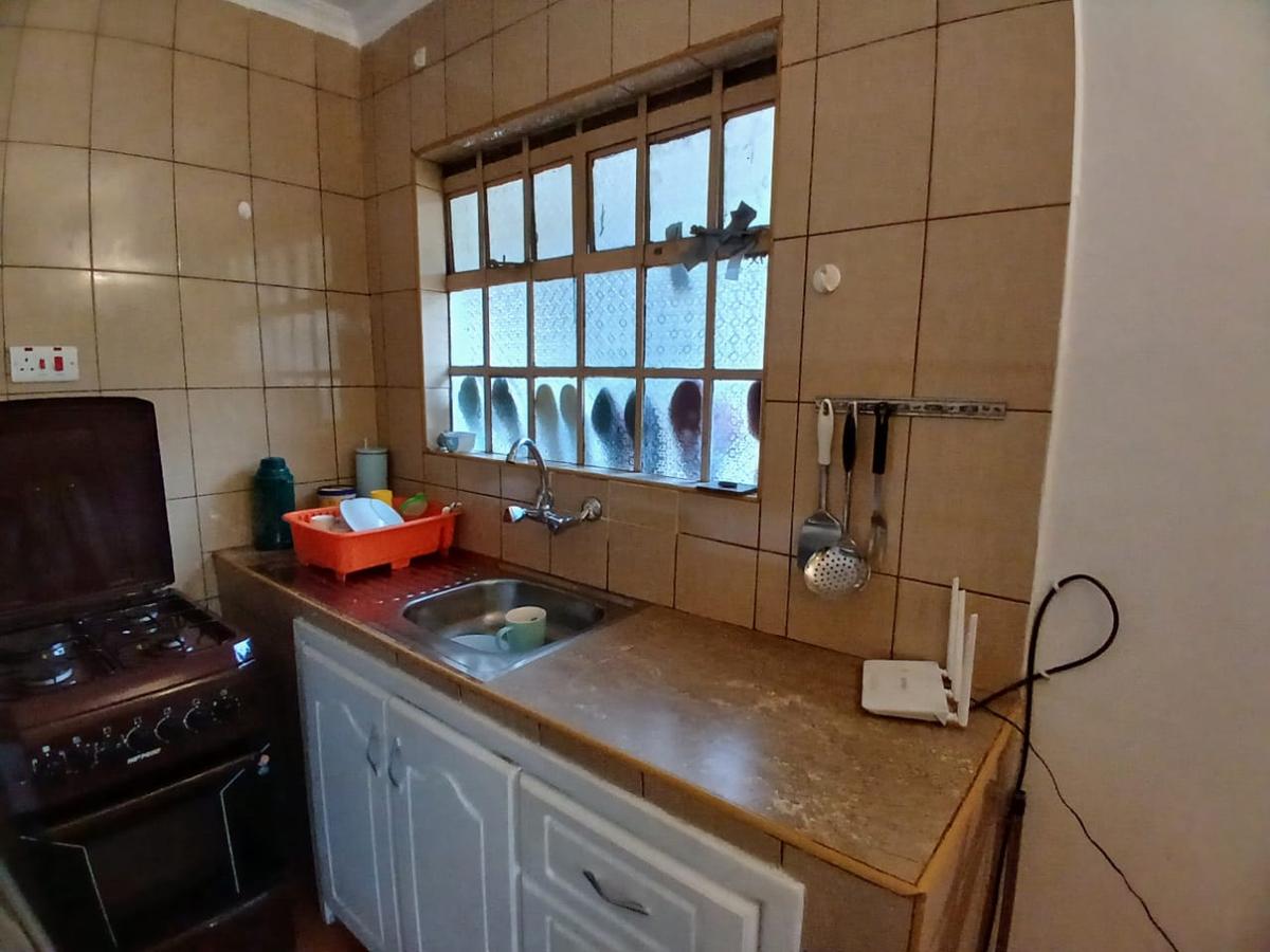 1 Bed House with En Suite in Lavington - 6