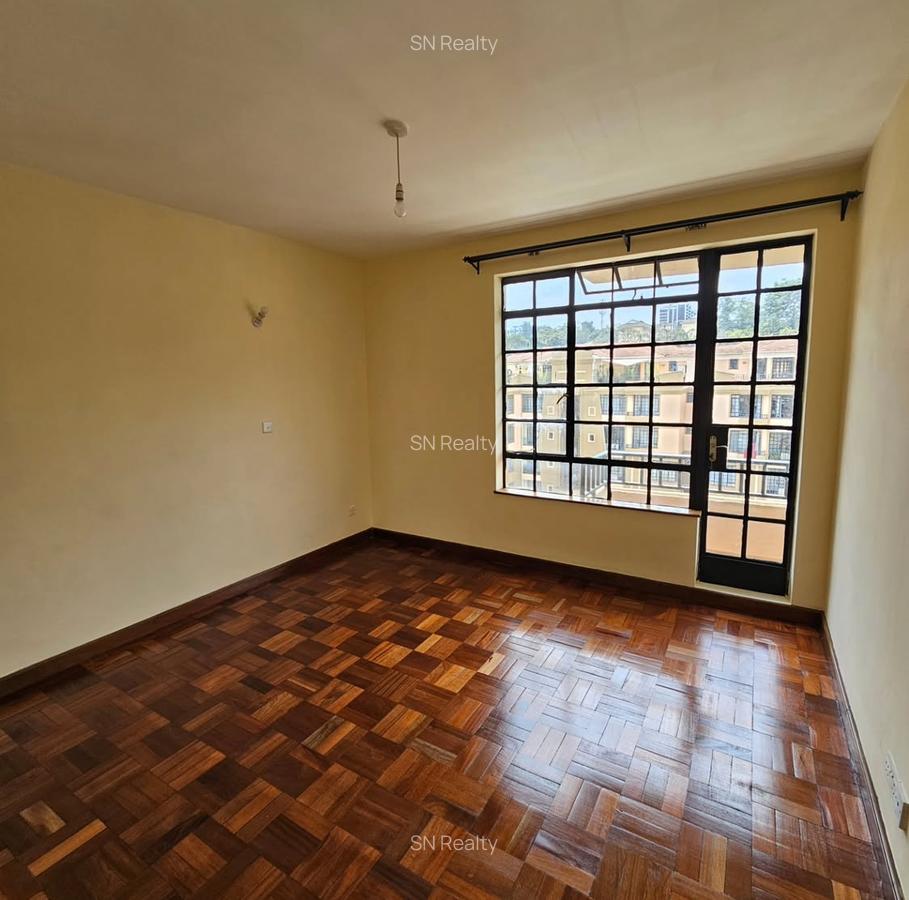 3 Bed Apartment with En Suite in Riverside - 6