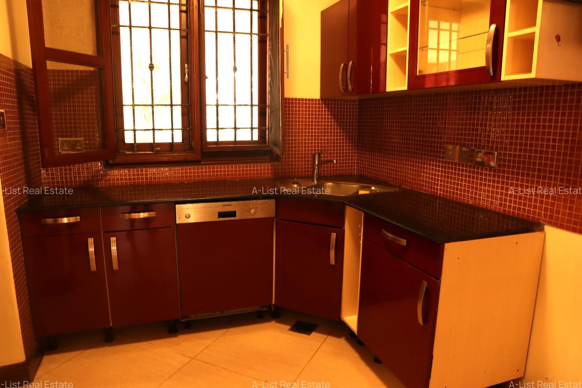 3 Bed House with En Suite at Hillview - 8