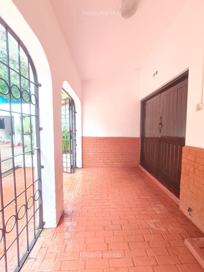 4 Bed House with En Suite at Hillview - 2