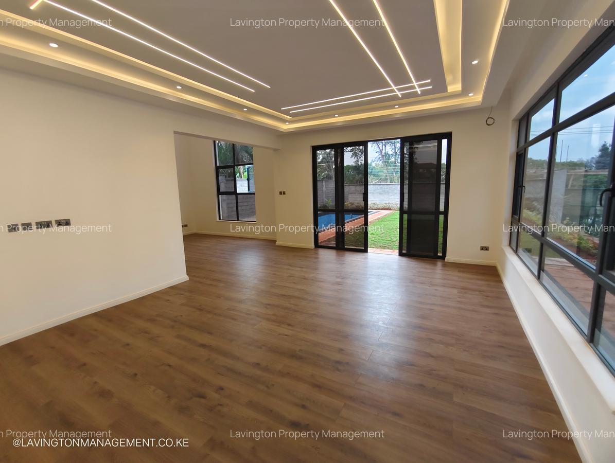 5 Bed House with En Suite at Lavington Green - 8
