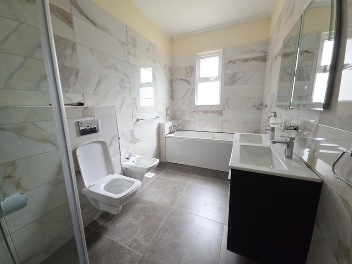 5 Bed Townhouse with En Suite at Runda - 11