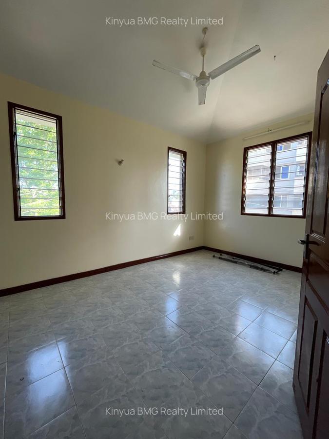 3 Bed Apartment with En Suite at Beach Road - 3