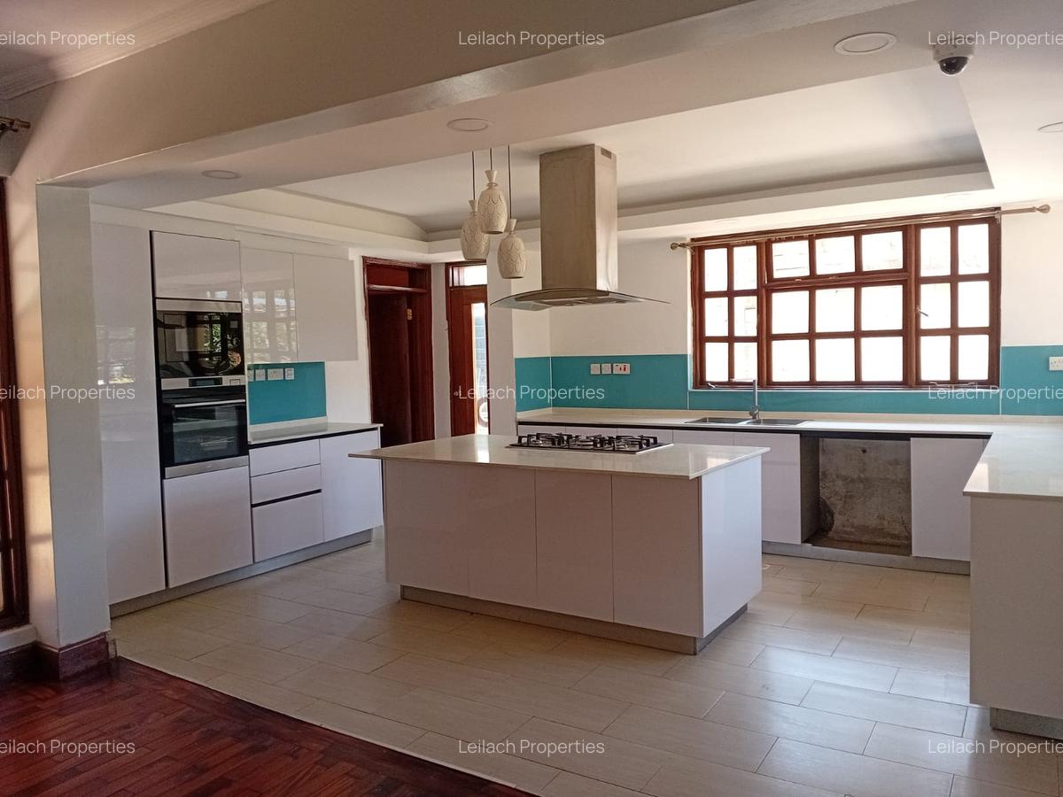 5 Bed House with En Suite in Runda - 7