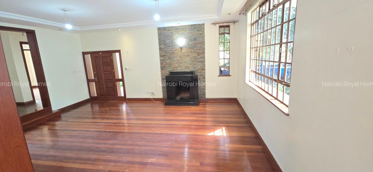 5 Bed Townhouse with En Suite at Lavington - 11