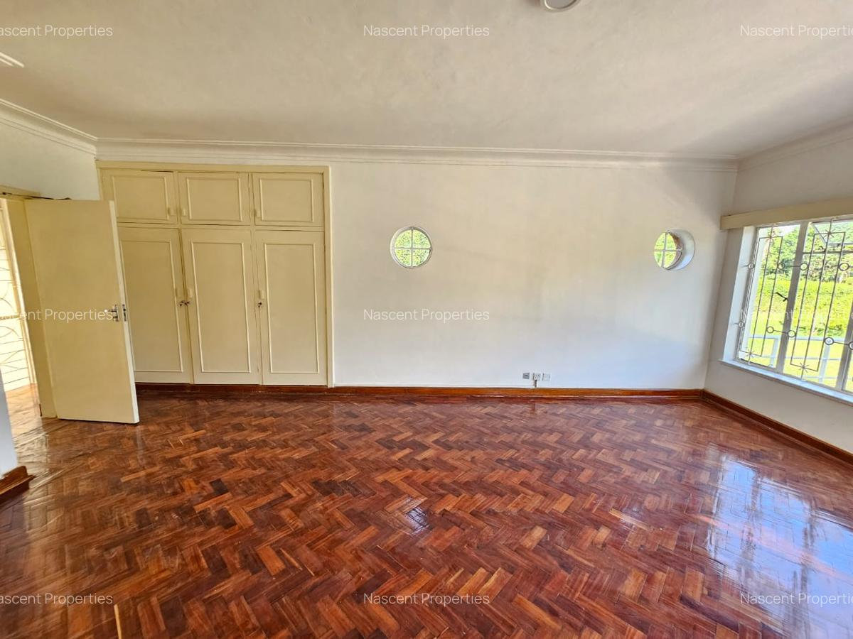 6 Bed House with En Suite in Rosslyn - 15