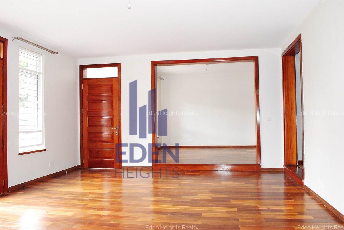 5 Bed Townhouse with En Suite in Lavington - 2