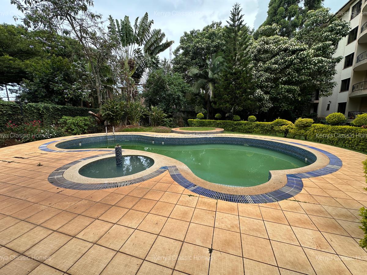 3 Bed Apartment with En Suite at Lavington - 20