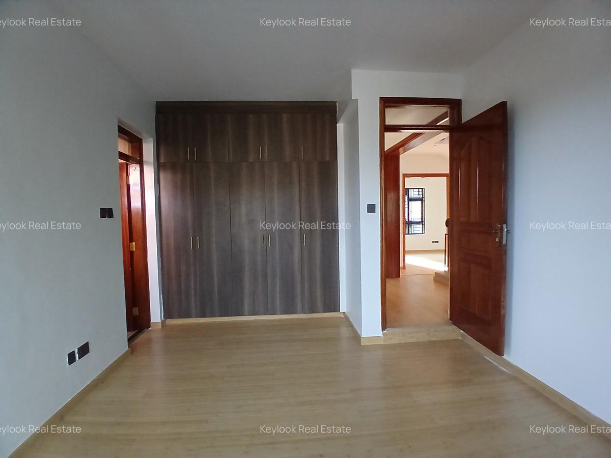 5 Bed Townhouse with En Suite at Lavington Green - 11