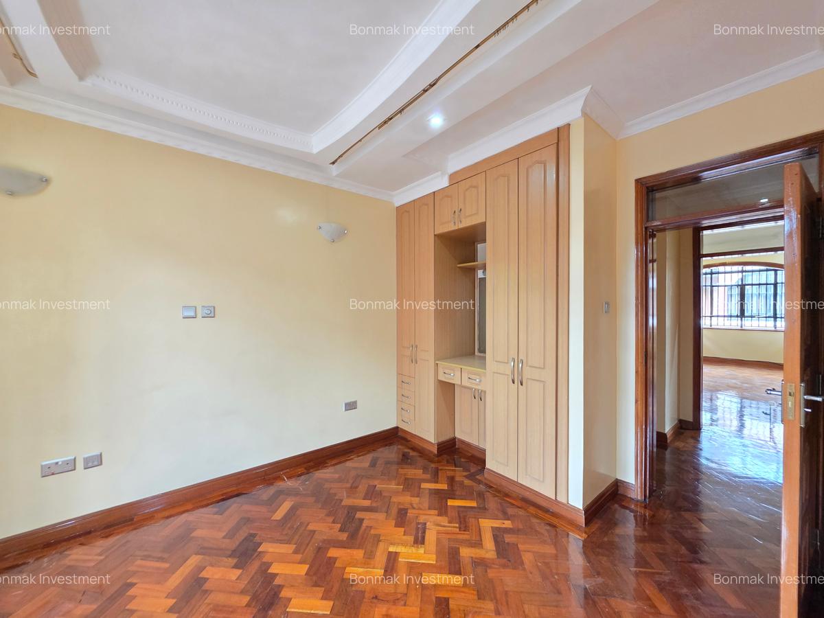 4 Bed Townhouse with En Suite at Lavington Green - 11